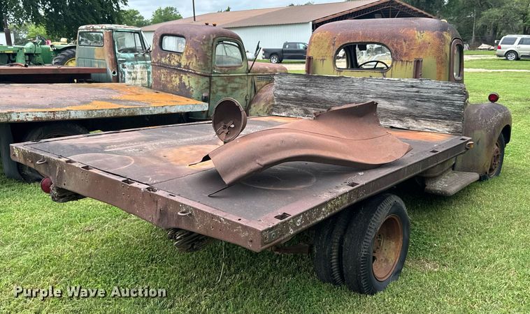 image for item DU9827 International flatbed pickup truck