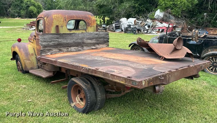 image for item DU9827 International flatbed pickup truck