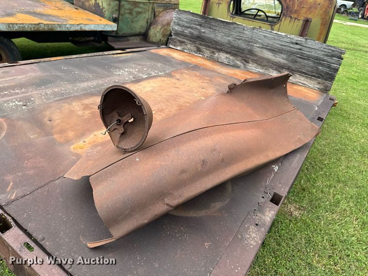 image for item DU9827 International flatbed pickup truck