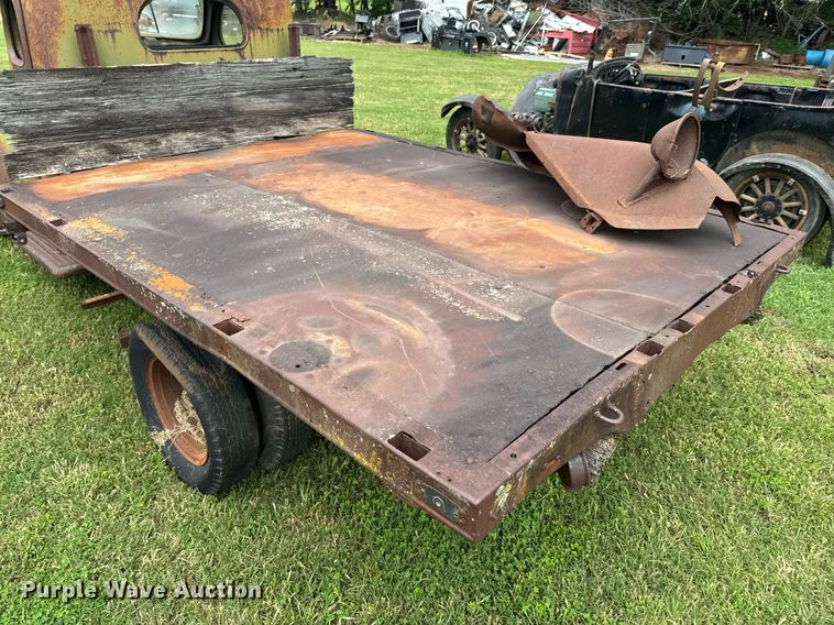 image for item DU9827 International flatbed pickup truck