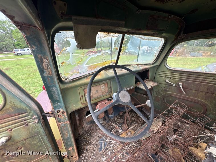 image for item DU9827 International flatbed pickup truck