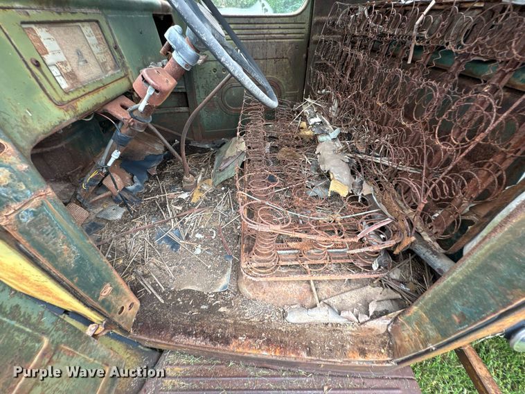 image for item DU9827 International flatbed pickup truck