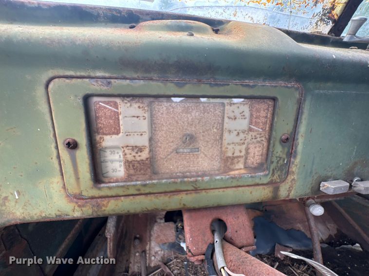 image for item DU9827 International flatbed pickup truck