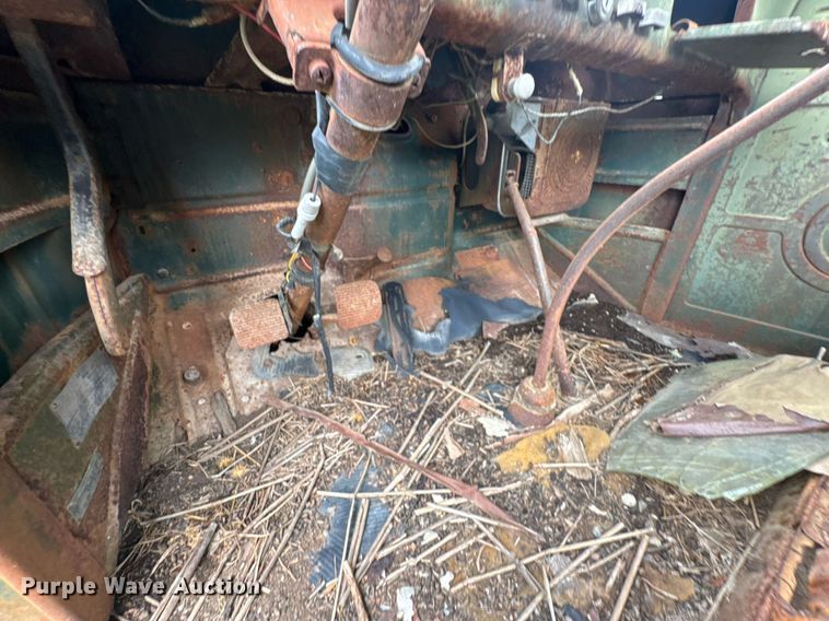 image for item DU9827 International flatbed pickup truck