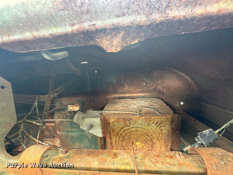 image for item DU9827 International flatbed pickup truck