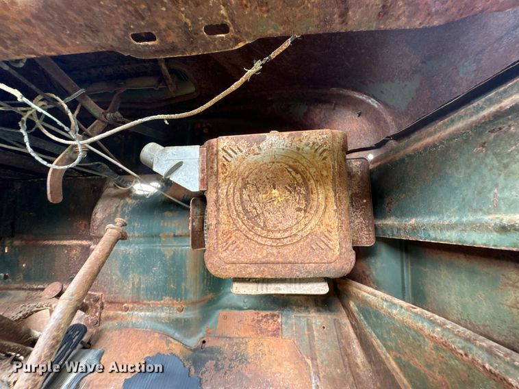 image for item DU9827 International flatbed pickup truck