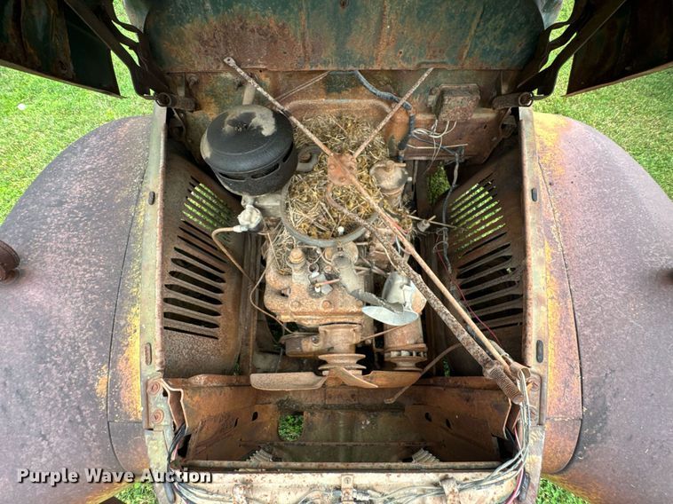 image for item DU9827 International flatbed pickup truck