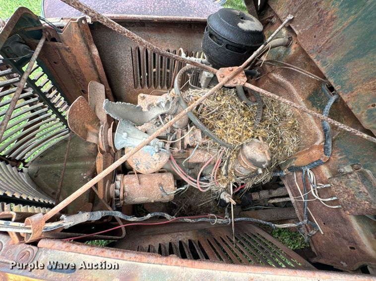 image for item DU9827 International flatbed pickup truck