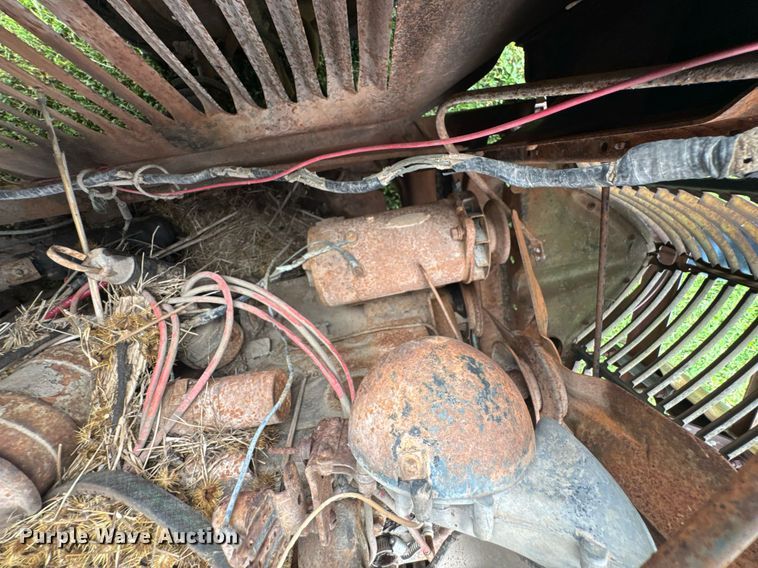 image for item DU9827 International flatbed pickup truck