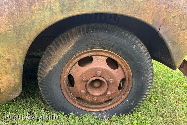 image for item DU9827 International flatbed pickup truck