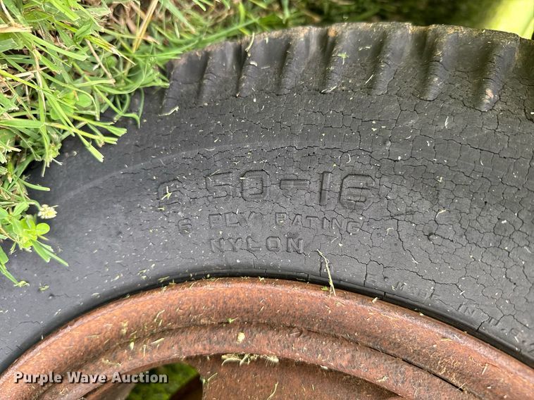 image for item DU9827 International flatbed pickup truck