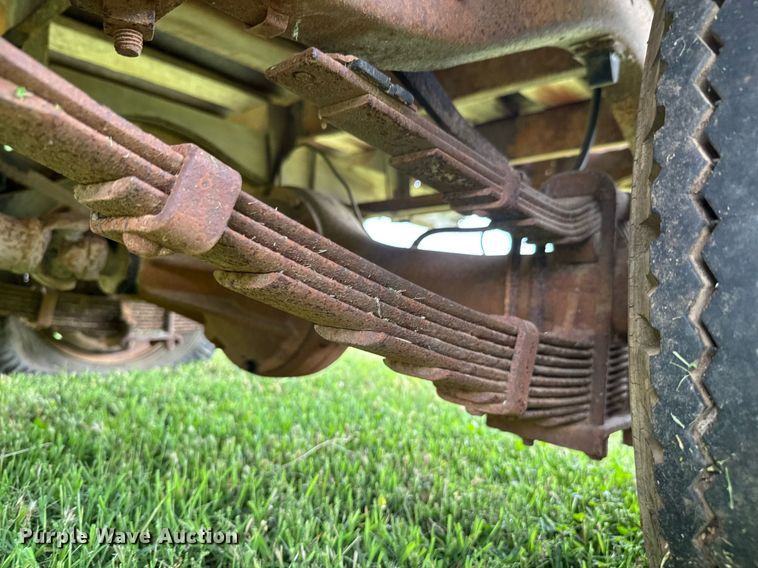 image for item DU9827 International flatbed pickup truck