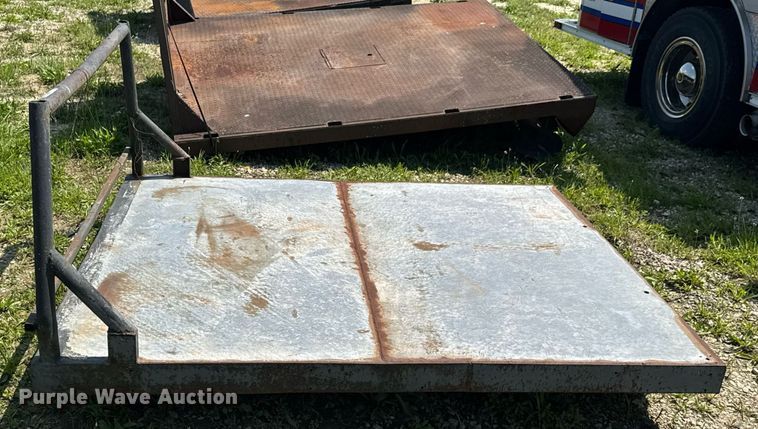 image for item DU9843 Flatbed