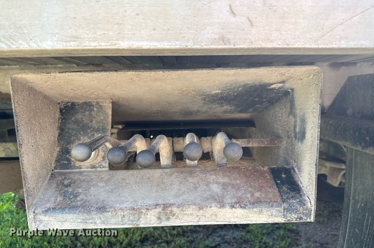 image for item DU9851 1999 GMC C6500 rollback truck