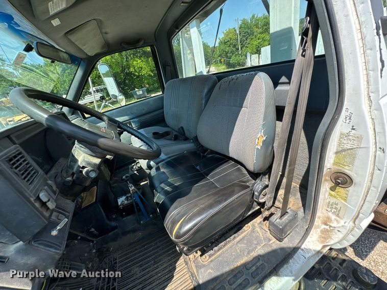 image for item DU9851 1999 GMC C6500 rollback truck