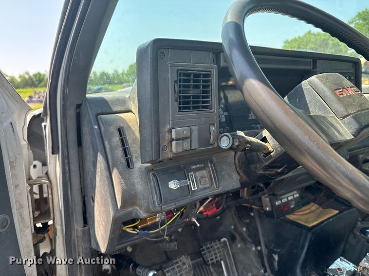 image for item DU9851 1999 GMC C6500 rollback truck