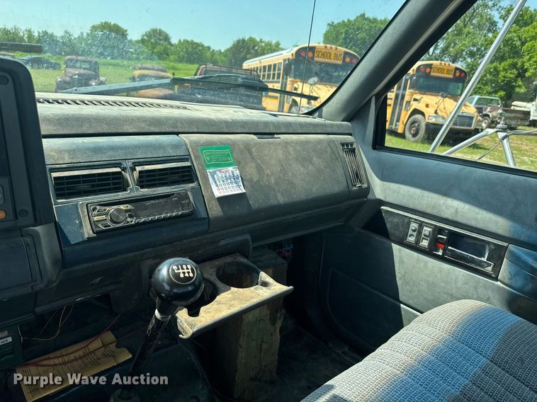 image for item DU9851 1999 GMC C6500 rollback truck