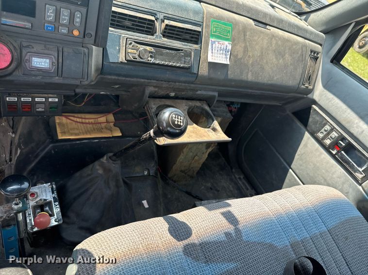 image for item DU9851 1999 GMC C6500 rollback truck