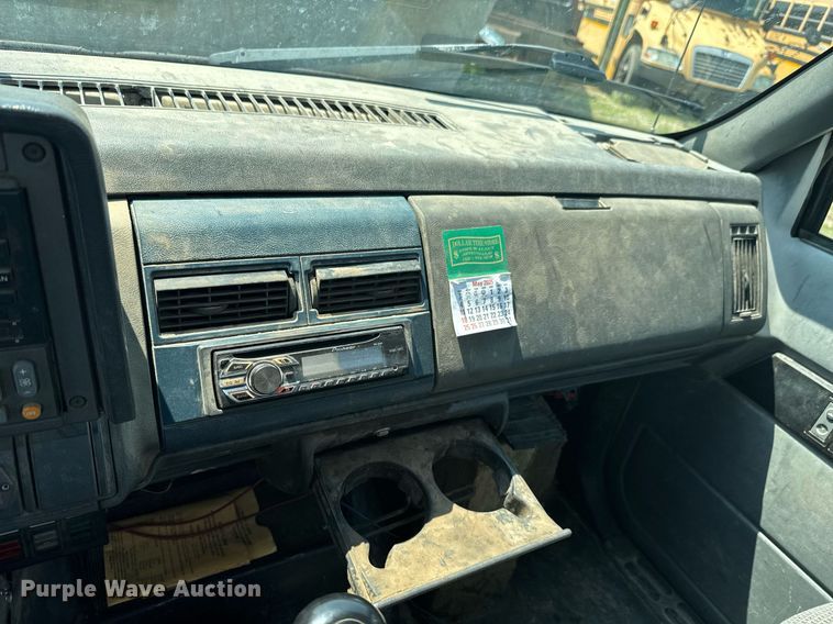 image for item DU9851 1999 GMC C6500 rollback truck