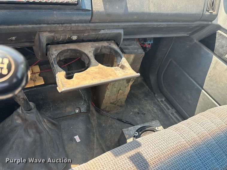 image for item DU9851 1999 GMC C6500 rollback truck