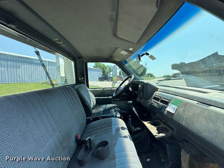 image for item DU9851 1999 GMC C6500 rollback truck