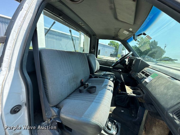 image for item DU9851 1999 GMC C6500 rollback truck