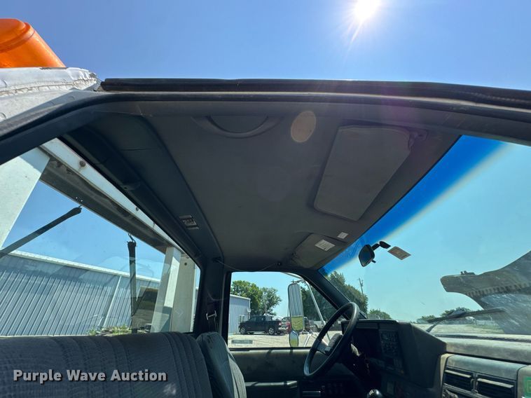 image for item DU9851 1999 GMC C6500 rollback truck