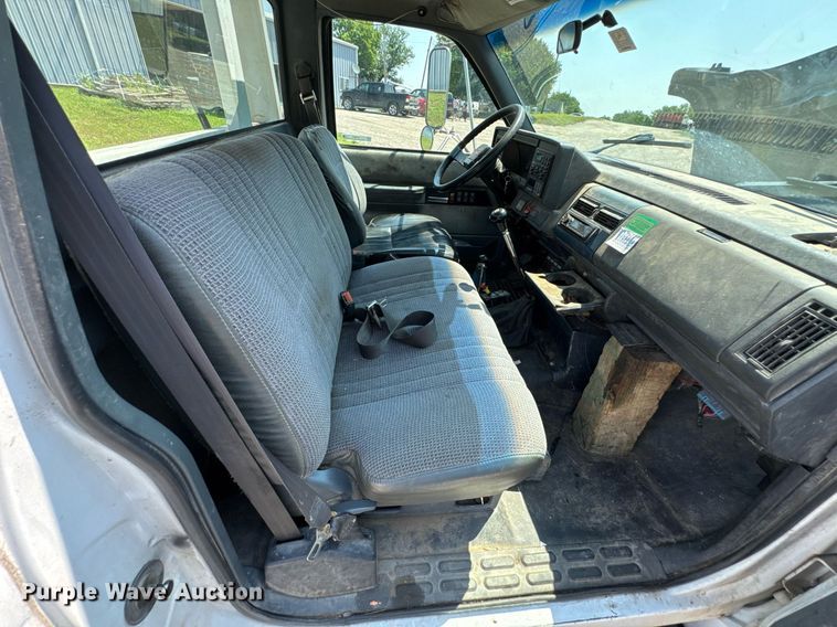 image for item DU9851 1999 GMC C6500 rollback truck