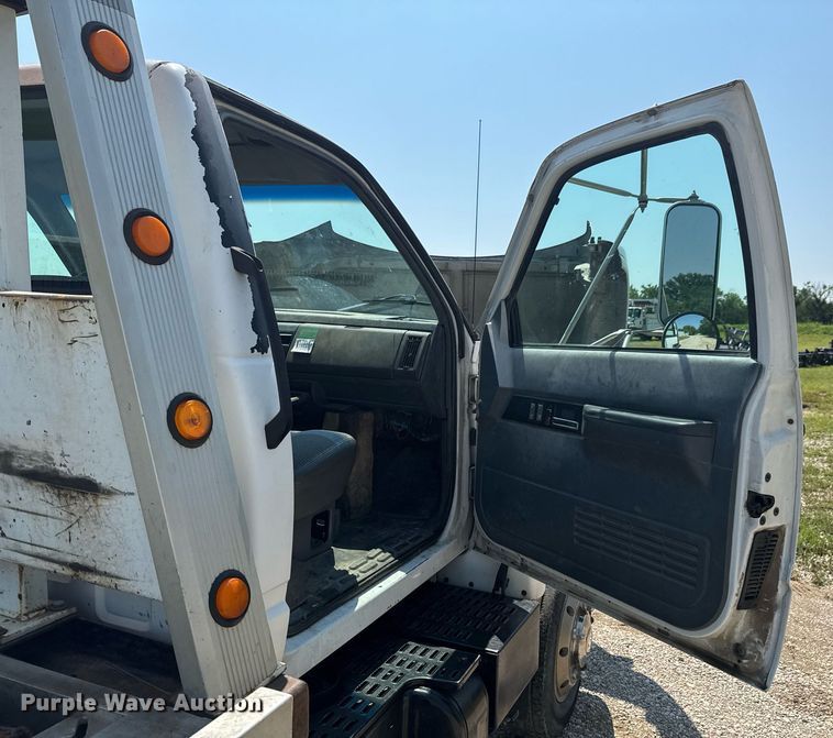 image for item DU9851 1999 GMC C6500 rollback truck