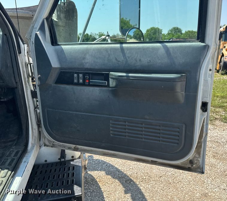 image for item DU9851 1999 GMC C6500 rollback truck