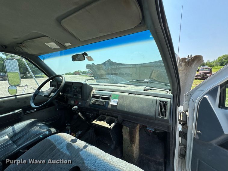 image for item DU9851 1999 GMC C6500 rollback truck