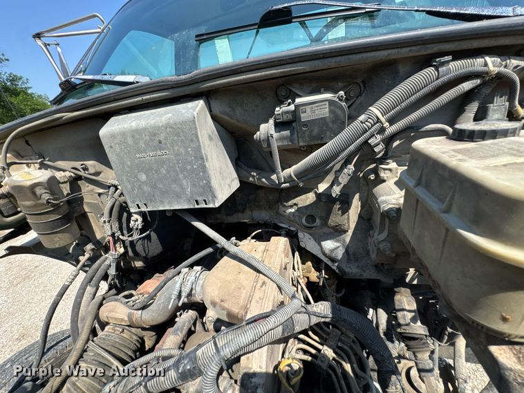 image for item DU9851 1999 GMC C6500 rollback truck