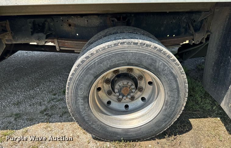 image for item DU9851 1999 GMC C6500 rollback truck