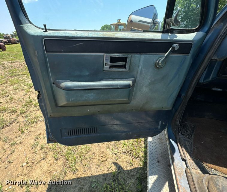 image for item DU9852 1981 Chevrolet K10 pickup truck