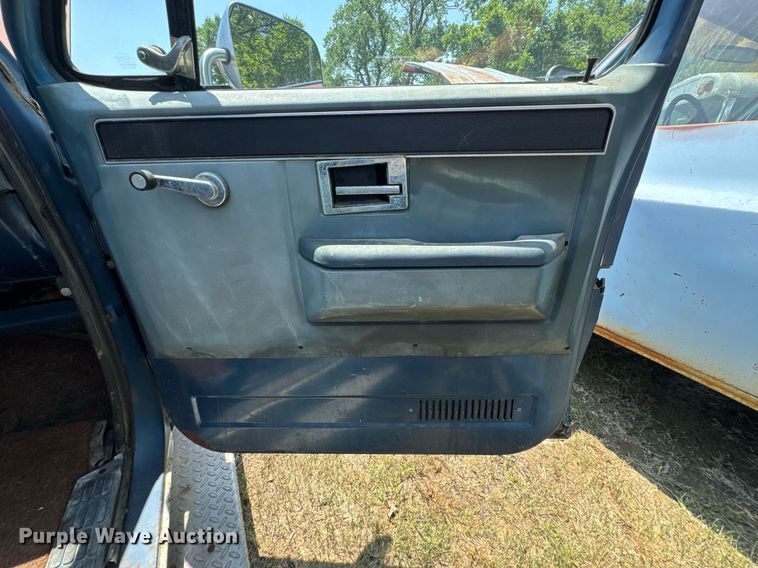 image for item DU9852 1981 Chevrolet K10 pickup truck