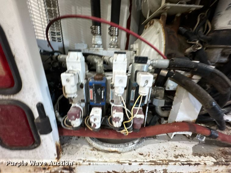 image for item DU9858 Isuzu street sweeper hydraulic pump