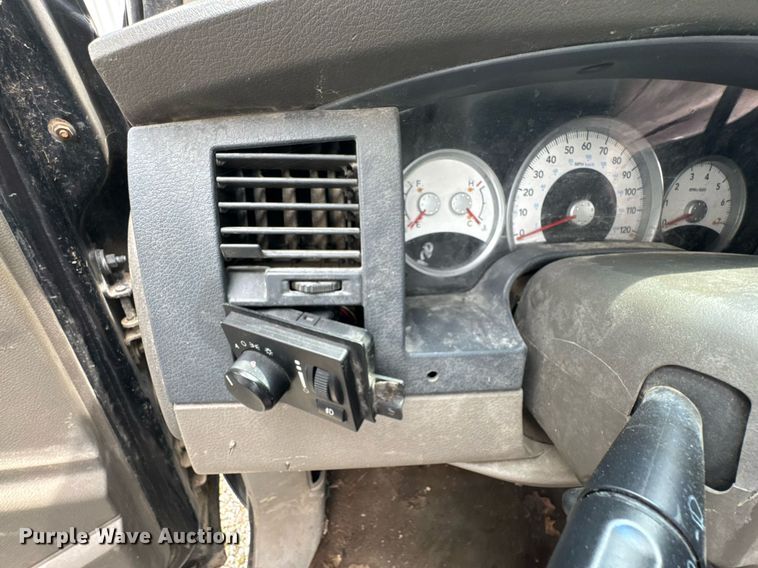 image for item DU9878 2004 Dodge Durango SLT SUV