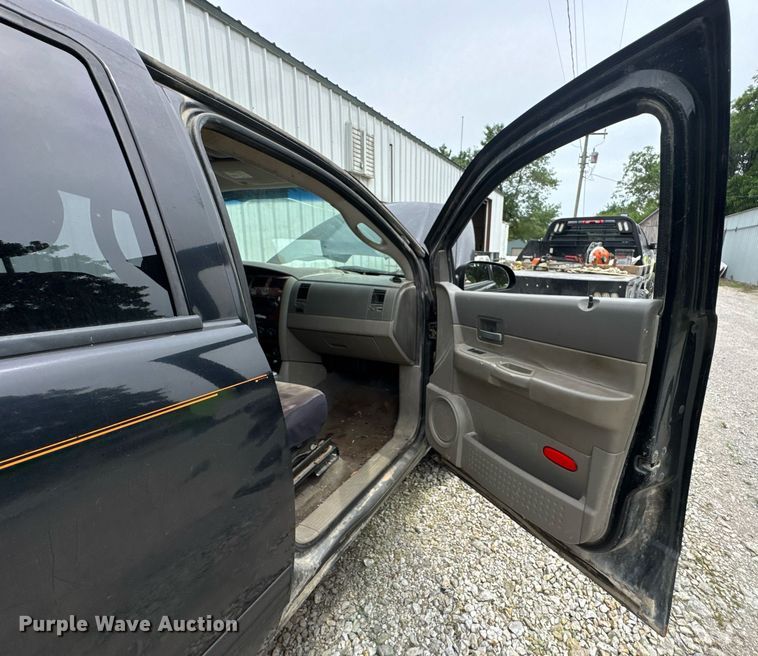 image for item DU9878 2004 Dodge Durango SLT SUV