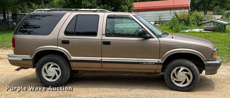 image for item DU9879 1996 Chevrolet Blazer SUV