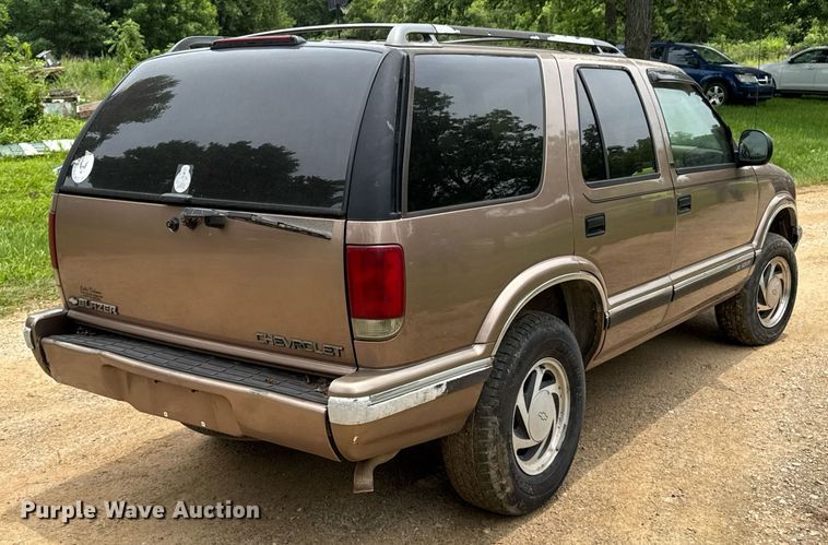 image for item DU9879 1996 Chevrolet Blazer SUV