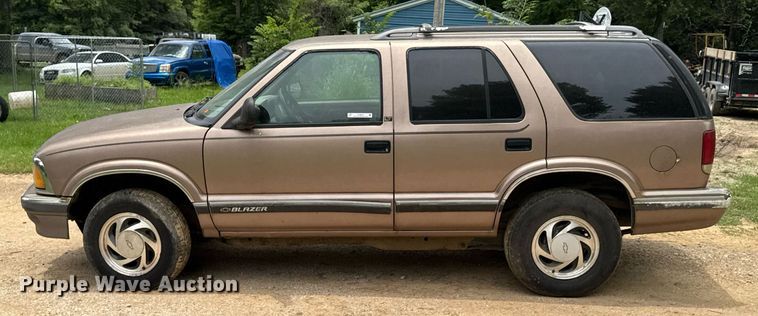 image for item DU9879 1996 Chevrolet Blazer SUV