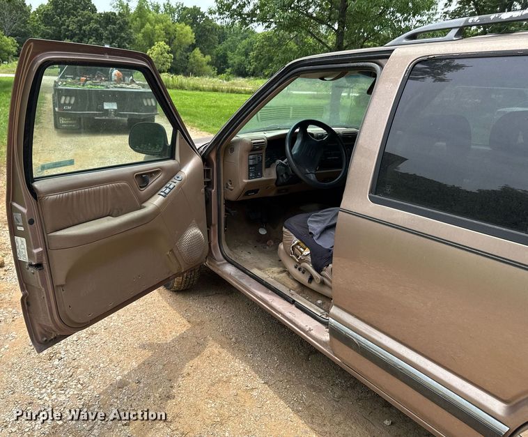 image for item DU9879 1996 Chevrolet Blazer SUV