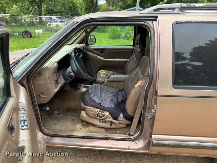 image for item DU9879 1996 Chevrolet Blazer SUV