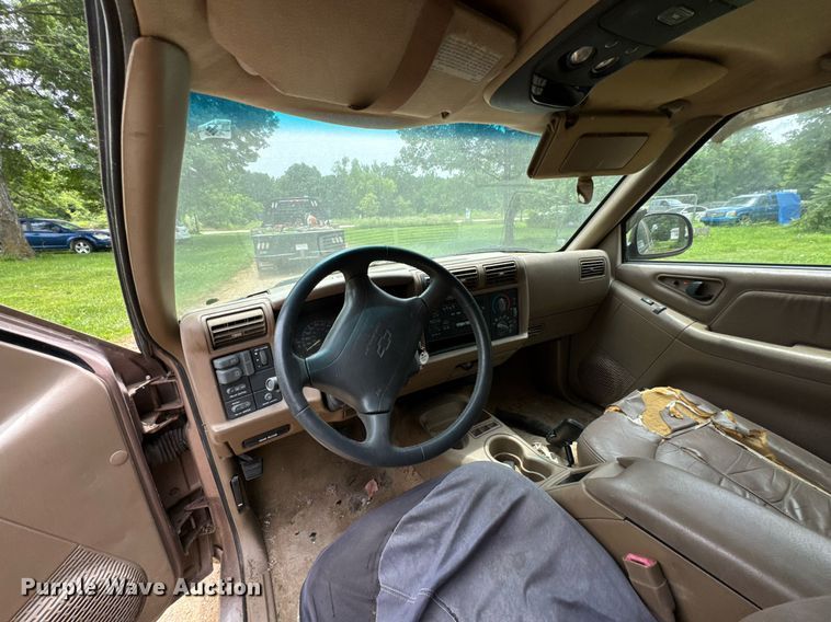 image for item DU9879 1996 Chevrolet Blazer SUV