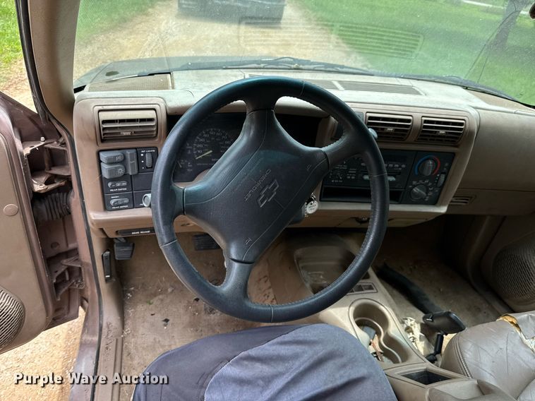 image for item DU9879 1996 Chevrolet Blazer SUV