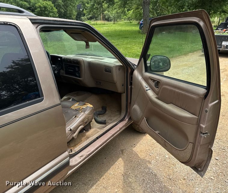 image for item DU9879 1996 Chevrolet Blazer SUV