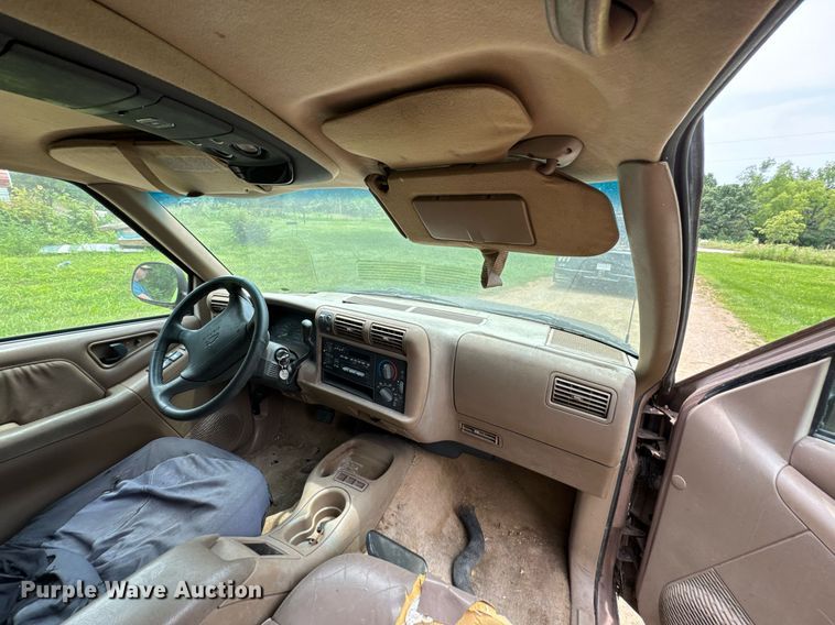 image for item DU9879 1996 Chevrolet Blazer SUV