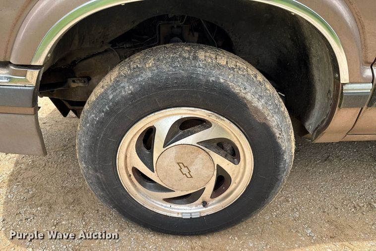 image for item DU9879 1996 Chevrolet Blazer SUV