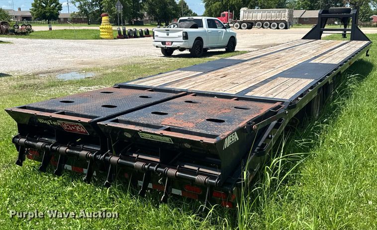 image for item DU9898 2016 Big Tex 25GN-35BK+5MR equipment trailer