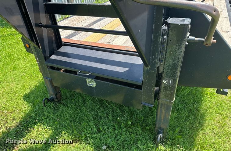 image for item DU9898 2016 Big Tex 25GN-35BK+5MR equipment trailer